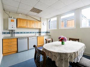 Kitchen- click for photo gallery